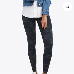 SPANX Look At Me Now Camo High Rise Seamless Leggings Size Small NWOT